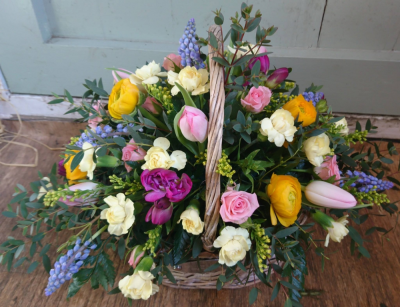 Lush Life - Fresh country garden feeling arrangement presented in a basket. Nice mix of the seasonal flower in all different colours.